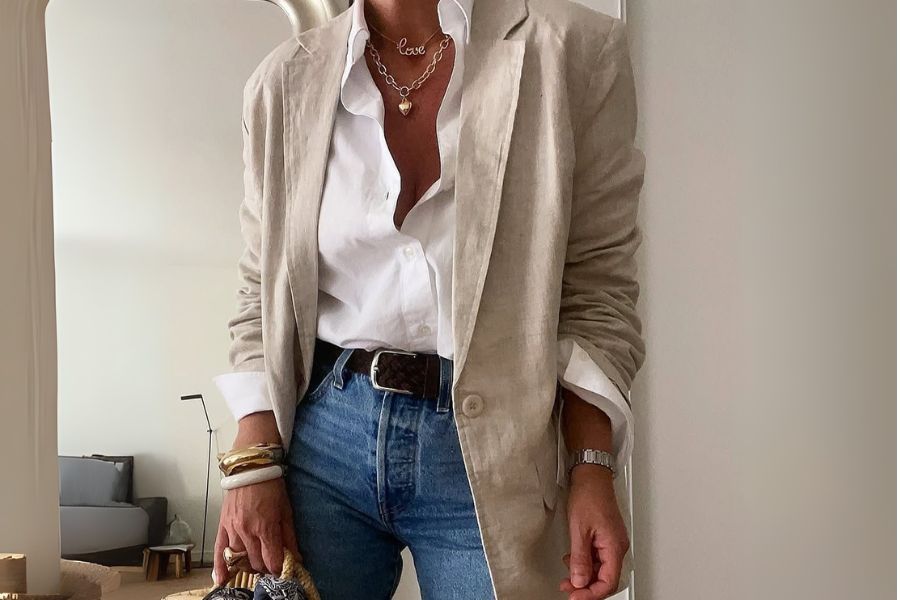 How to Layer for Winter Without Bulk | CAMIXA Guide
