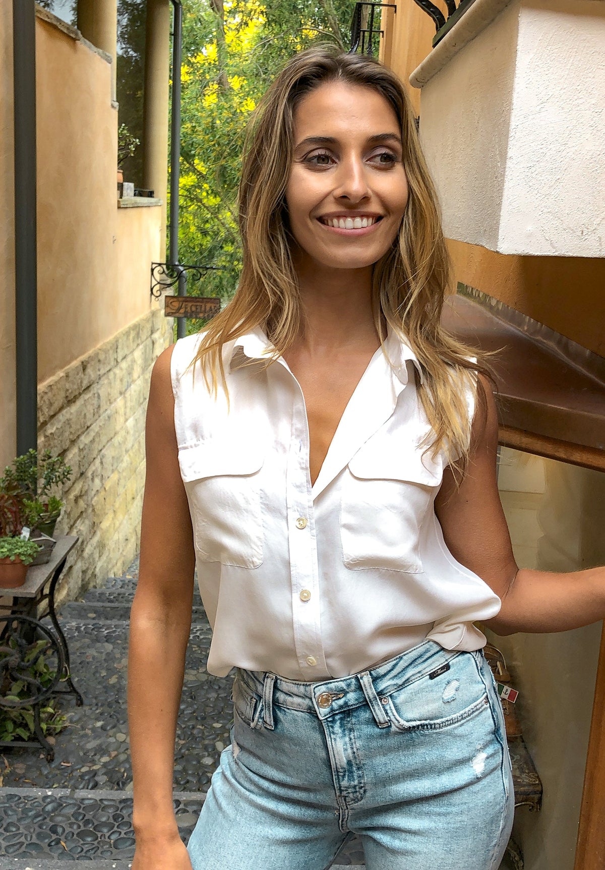 Aura Silk White, Sand washed sleeveless shirt with pockets